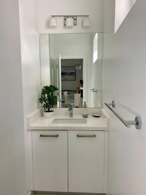 Across The Ocean Few Steps To Beach Contemporary Three Bedroom Townhouse Pompano Beach Exterior foto