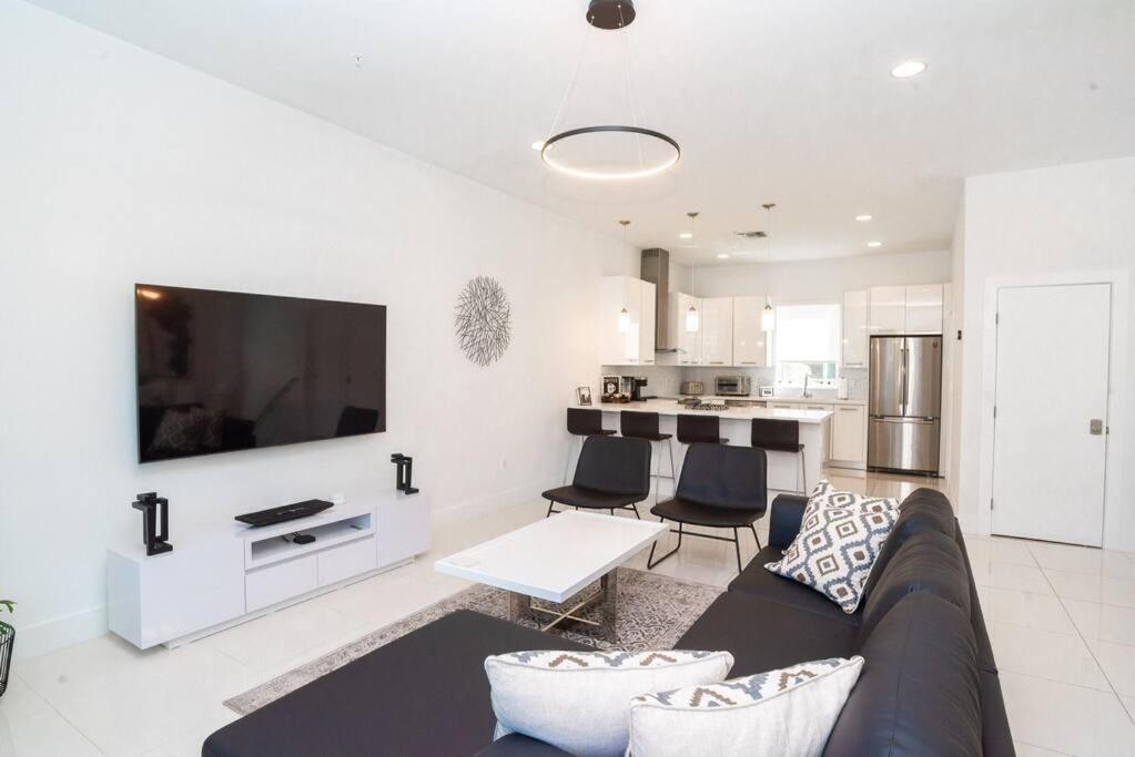 Across The Ocean Few Steps To Beach Contemporary Three Bedroom Townhouse Pompano Beach Exterior foto