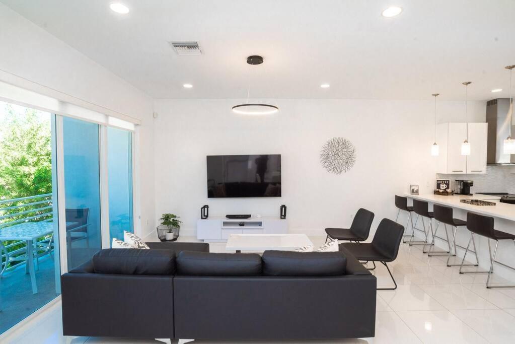 Across The Ocean Few Steps To Beach Contemporary Three Bedroom Townhouse Pompano Beach Exterior foto
