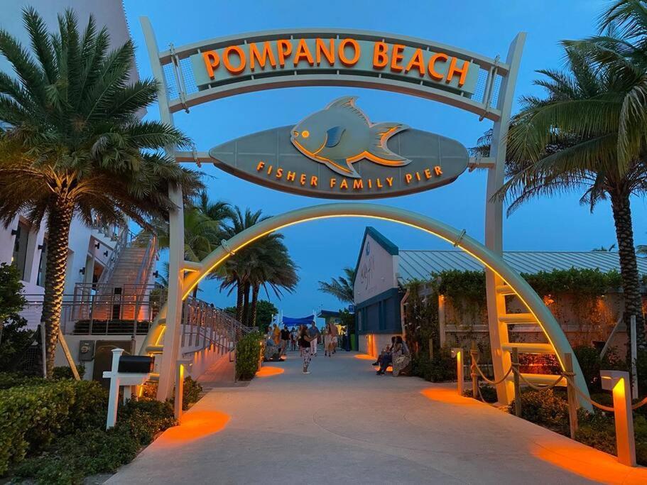 Across The Ocean Few Steps To Beach Contemporary Three Bedroom Townhouse Pompano Beach Exterior foto