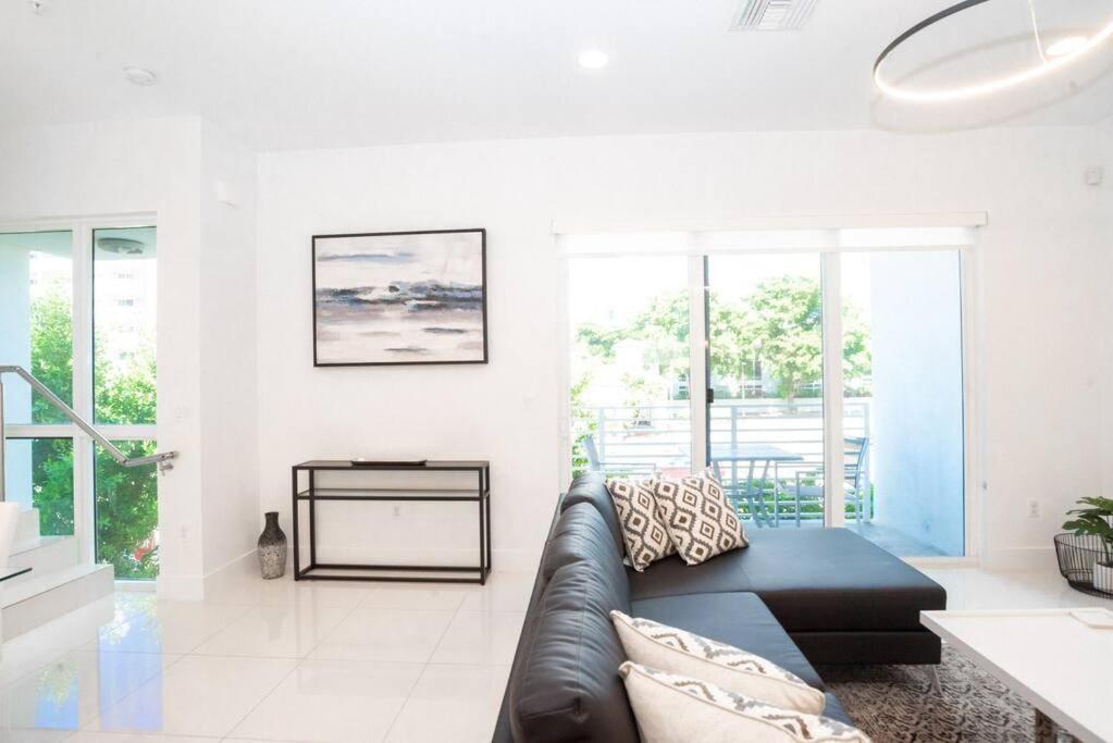 Across The Ocean Few Steps To Beach Contemporary Three Bedroom Townhouse Pompano Beach Exterior foto