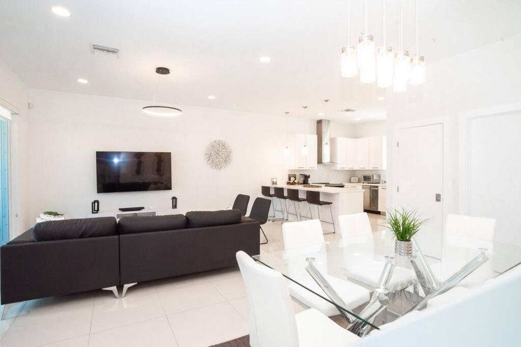 Across The Ocean Few Steps To Beach Contemporary Three Bedroom Townhouse Pompano Beach Exterior foto