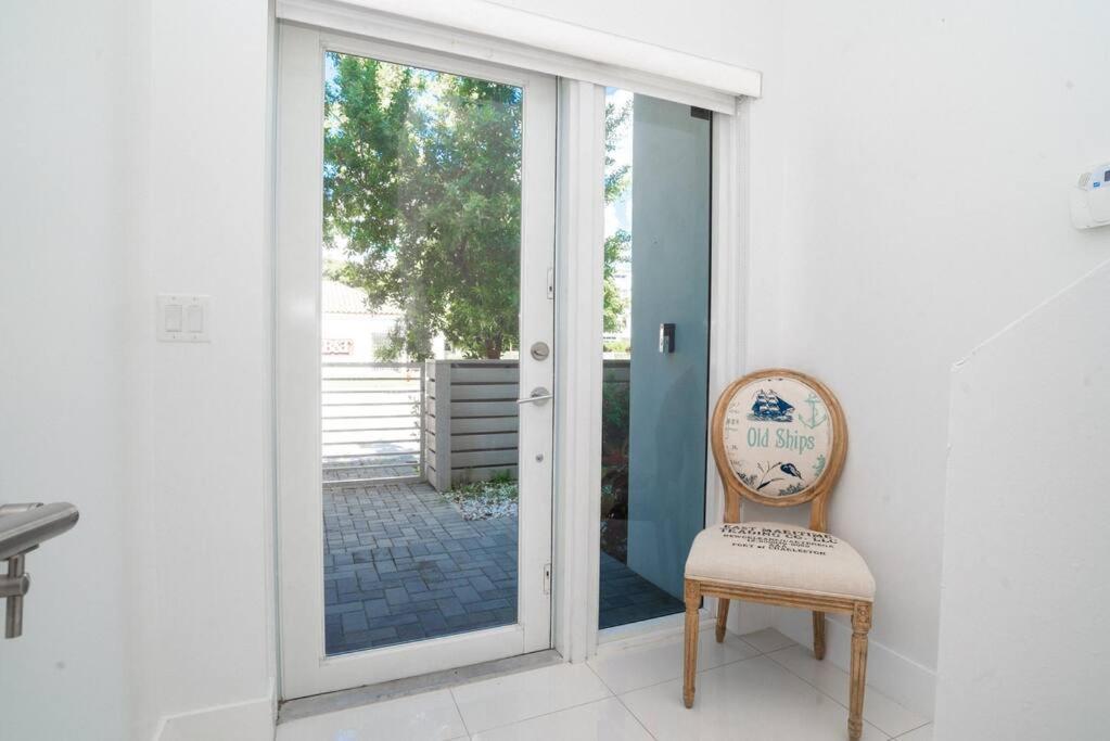 Across The Ocean Few Steps To Beach Contemporary Three Bedroom Townhouse Pompano Beach Exterior foto