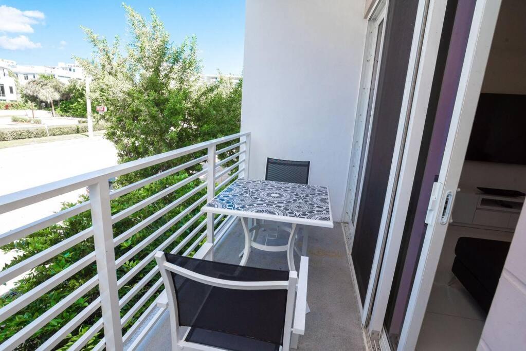 Across The Ocean Few Steps To Beach Contemporary Three Bedroom Townhouse Pompano Beach Exterior foto