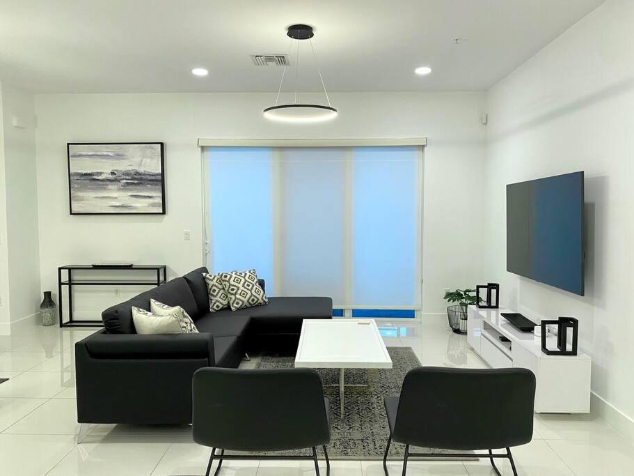 Across The Ocean Few Steps To Beach Contemporary Three Bedroom Townhouse Pompano Beach Exterior foto